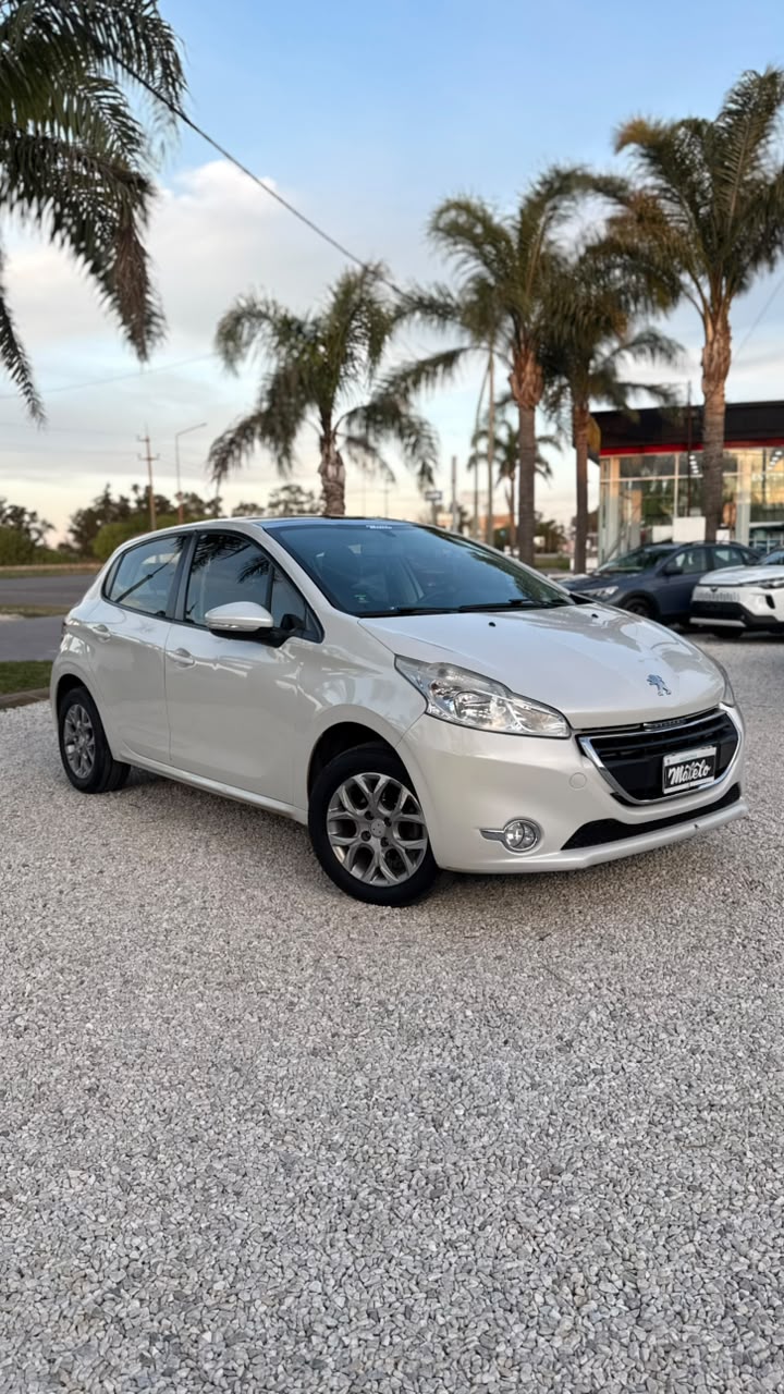 PEUGEOT - 208   ALLURE   TOUCHSCREEN    1.6  - MANUAL  - 2016